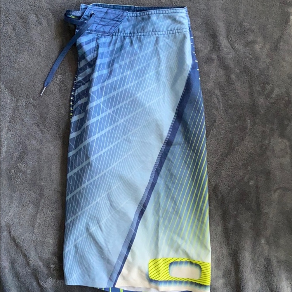 34- Oakley Board Shorts